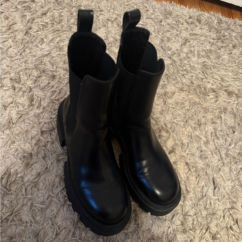 Black Chunky Chelsea Boots